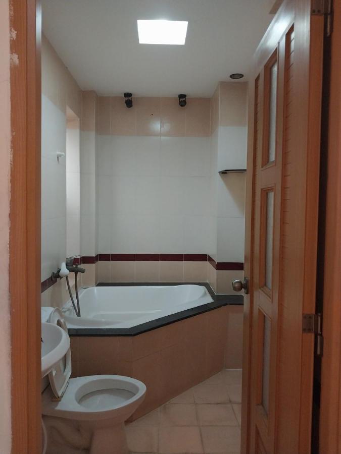 Khach San Mai Hoang 2 Hotel Ho Chi Minh City Exterior photo
